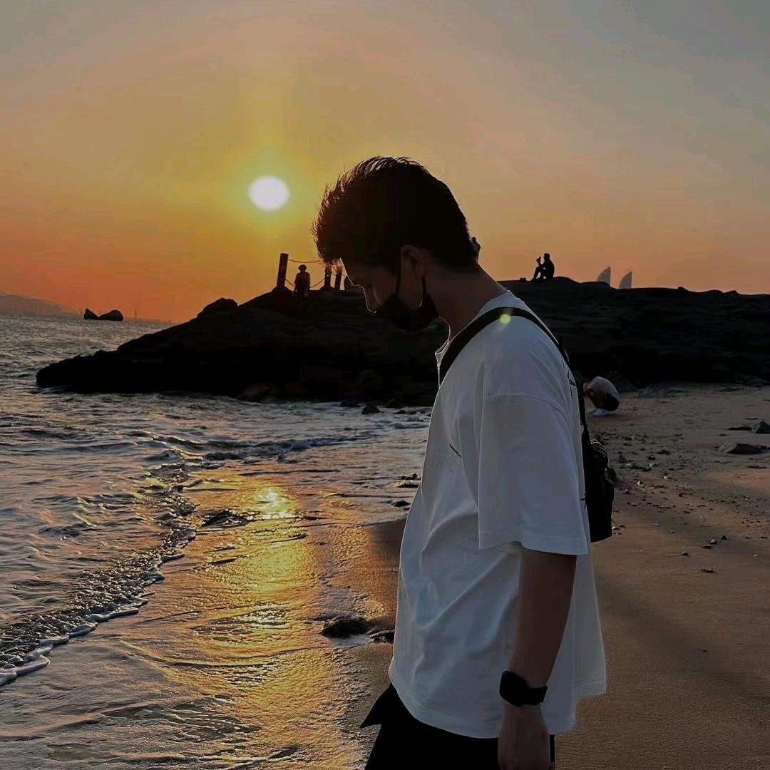 想去厕所拉一坨大的没憋住被超雄老奶暴打