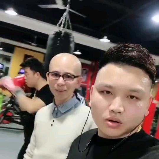 才袁滚滚