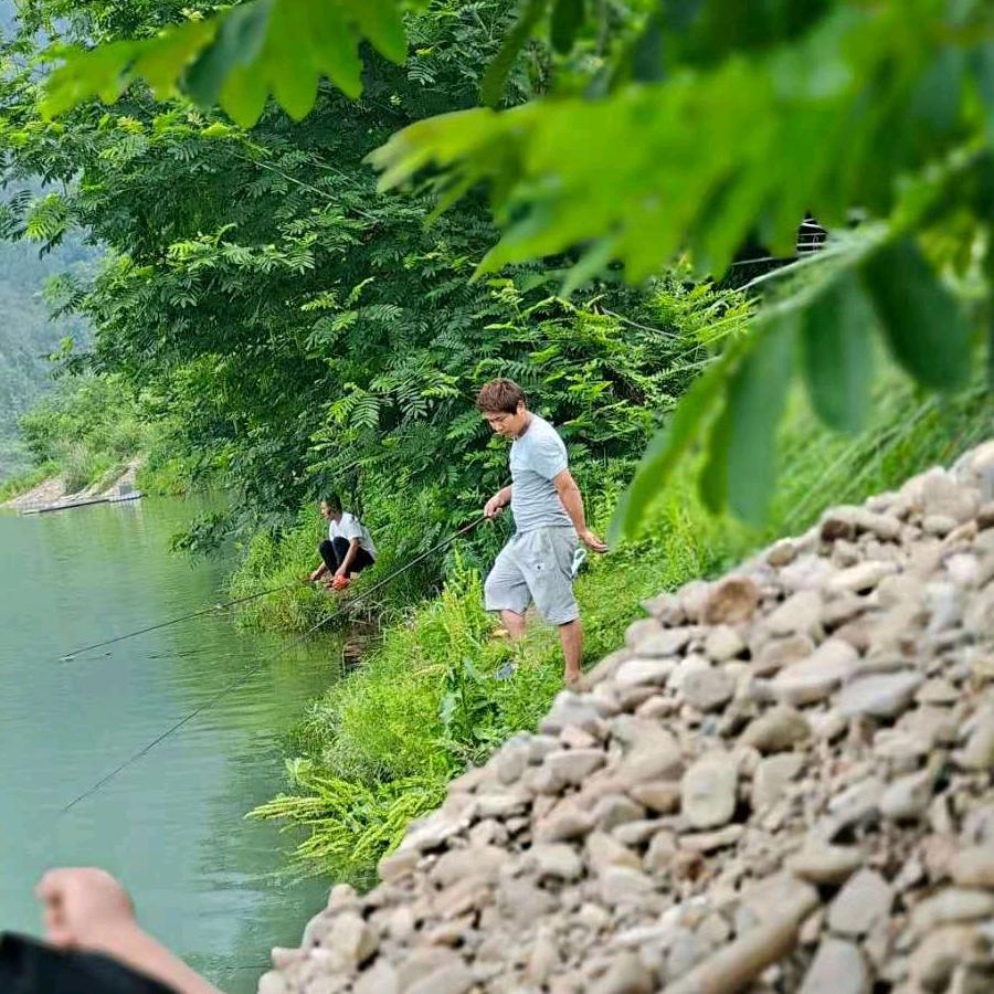 ╭(╯ε烈酒伤人心ε╰)╮