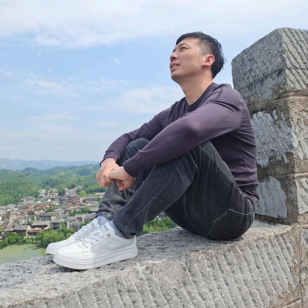 赖明，