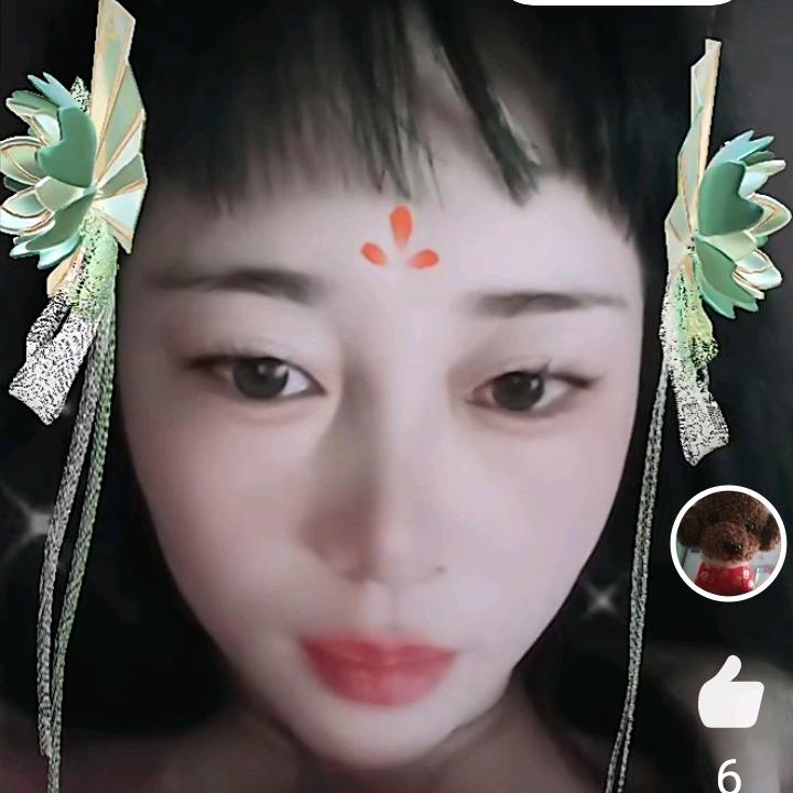 爱做饼的小姐姐