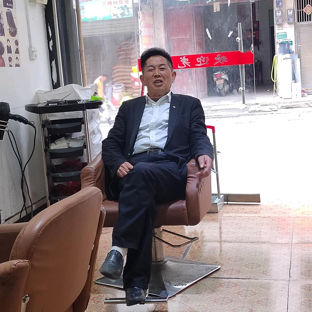 杨胜发