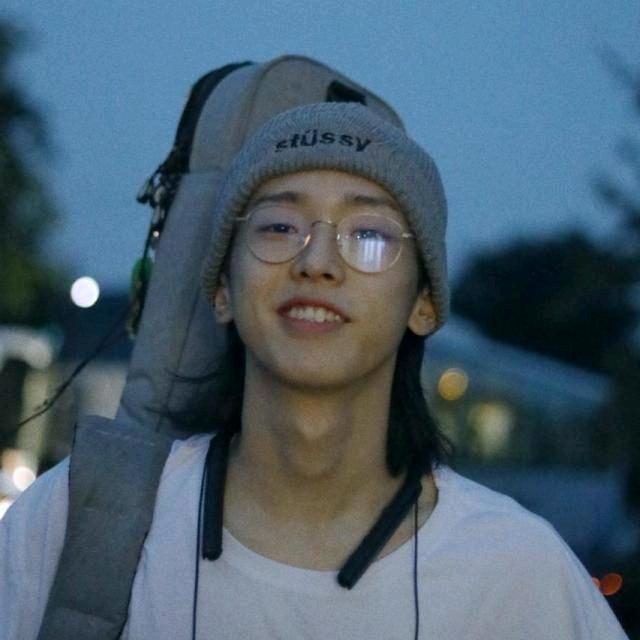 李