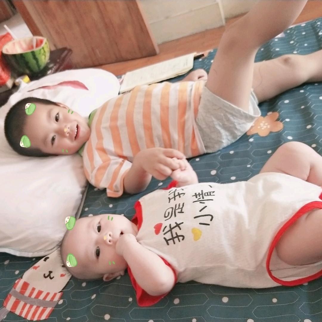 宝贝,妈妈爱你们