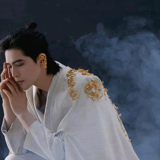 天空依然是蓝蓝的