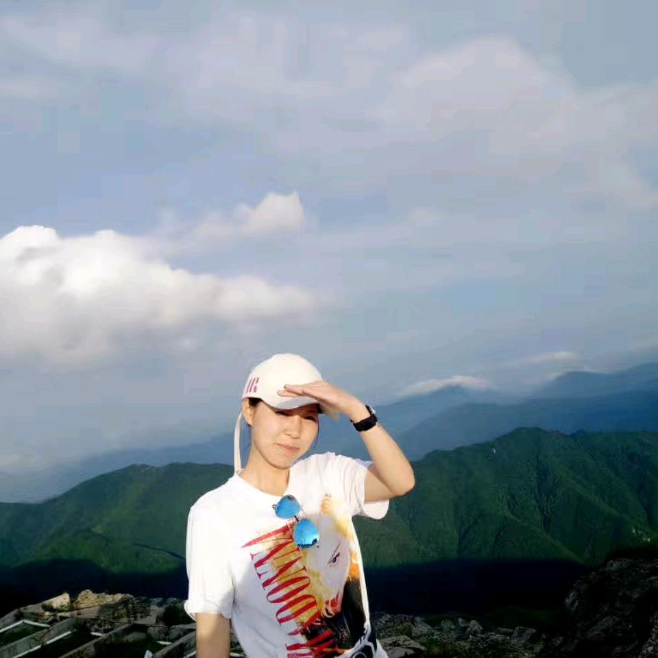 呵呵何