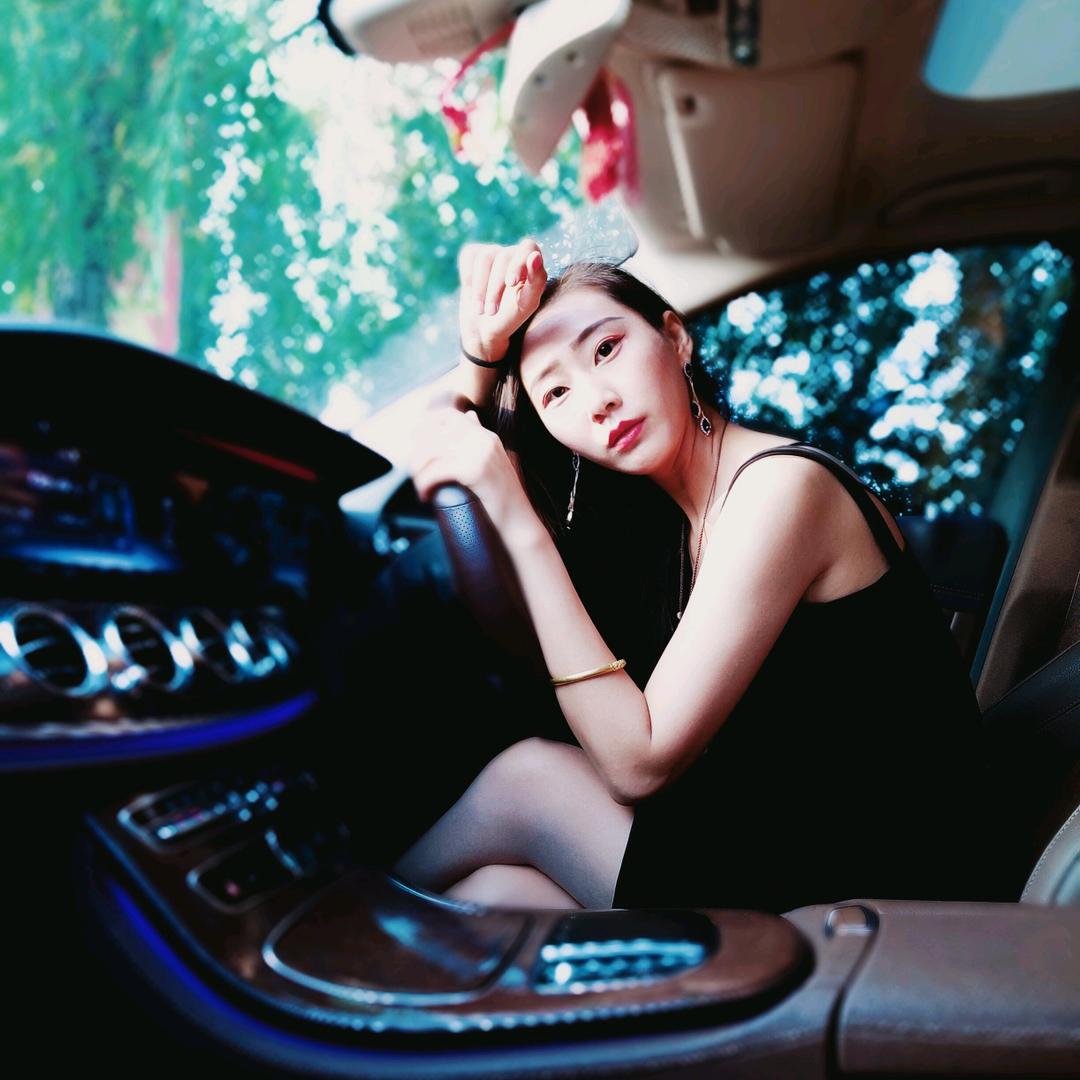 嗨🐑群群老师！