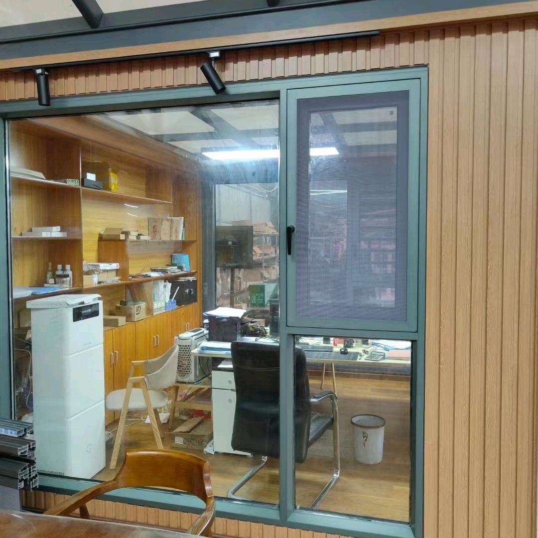 断桥铝系统门窗。岩板背景墙。韩。