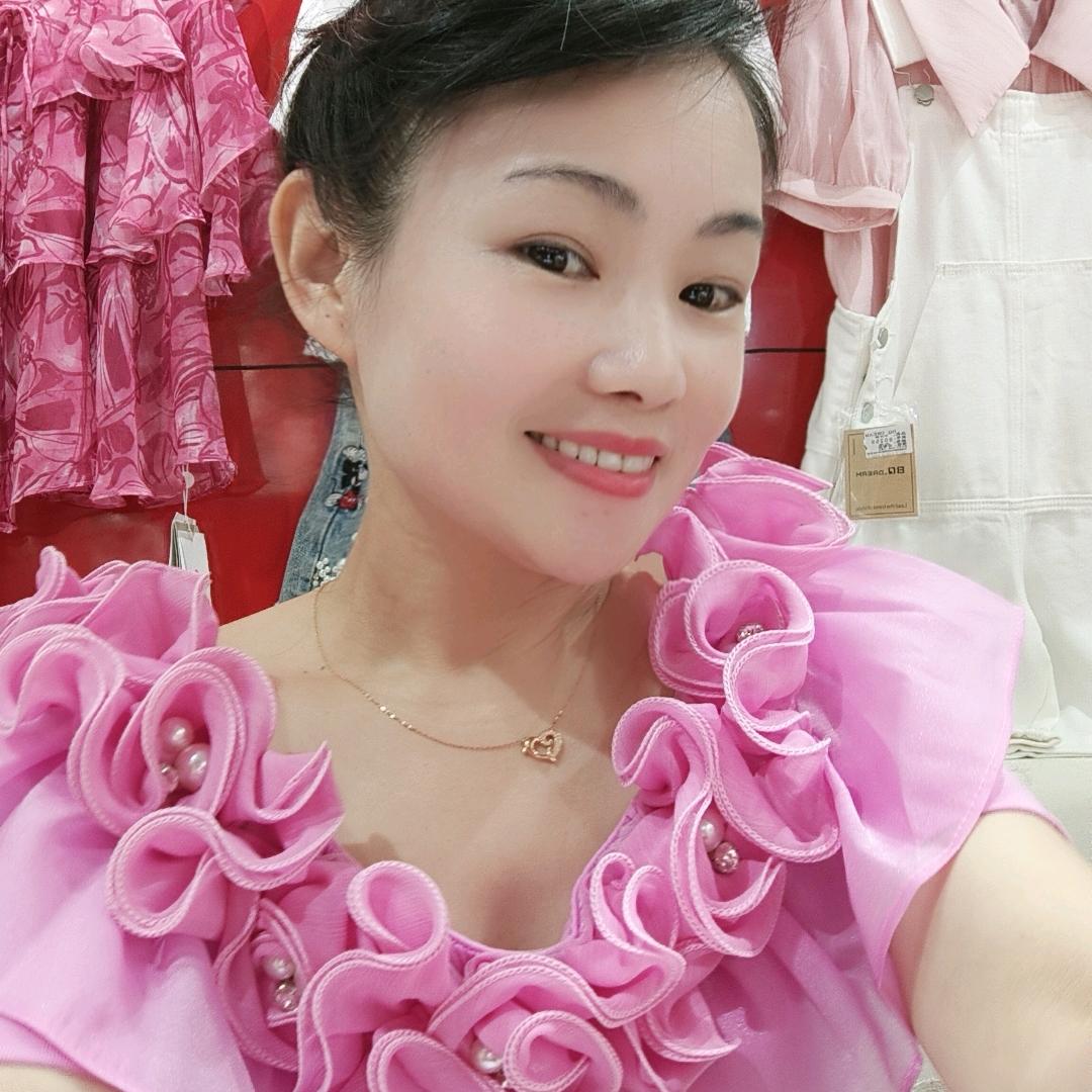 黄石中心小学对面彬彬服饰20几年老店