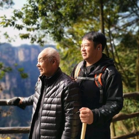 🇨🇳   向   东