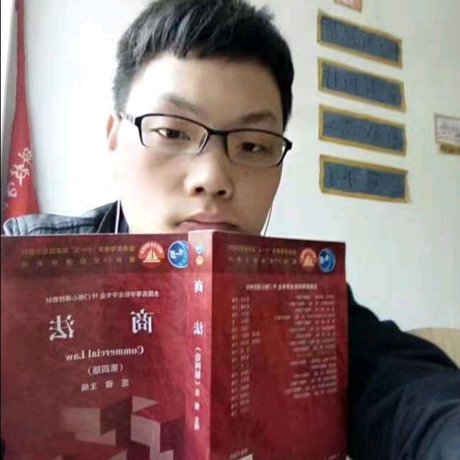 啃萝卜的兔子