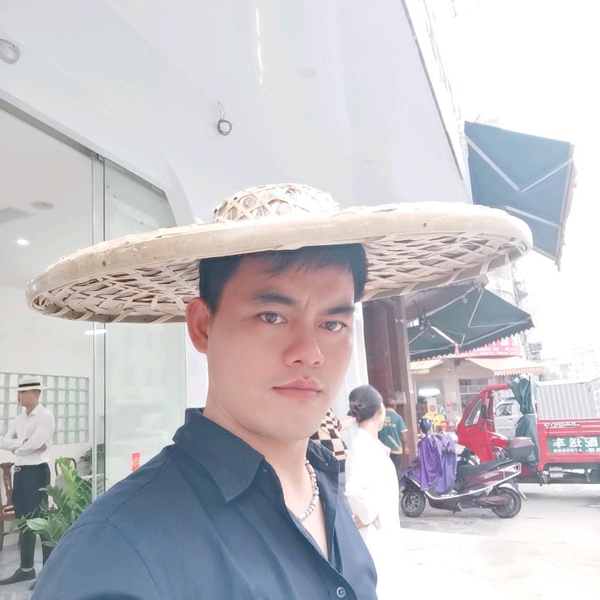 李良伟