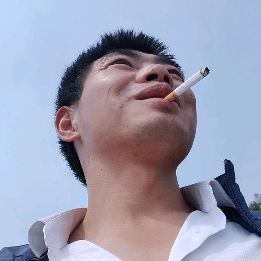 烟陪寂寞，酒陪愁，东川李哥缺一个你🐍
