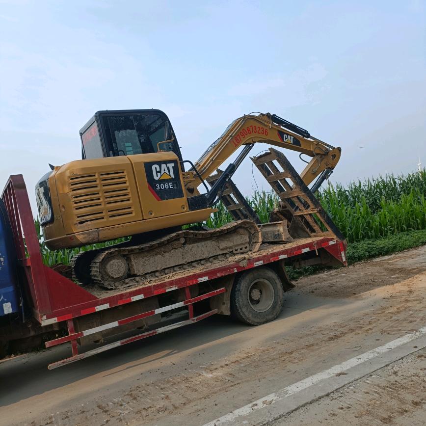 后花固挖掘机  拆房  地基