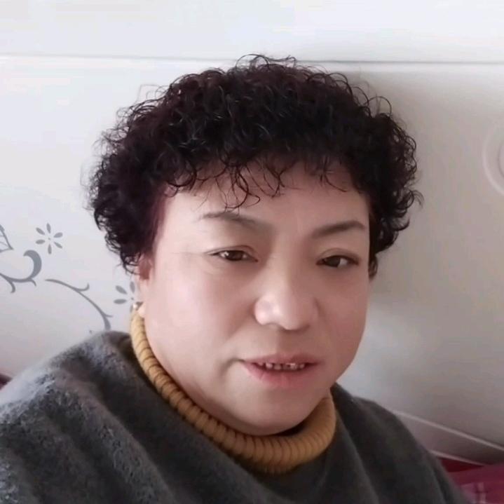 白云。