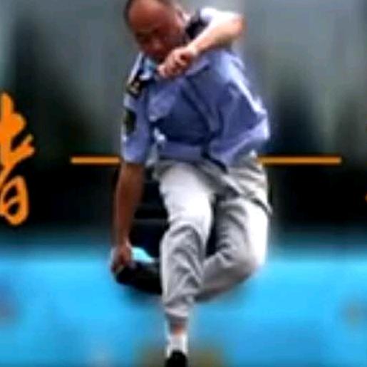 大巴F1