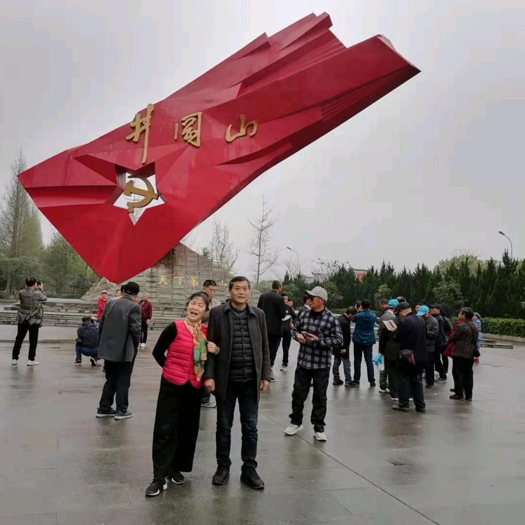 王世梅广场舞大妈跳的很漂亮哦！(๑•॒̀