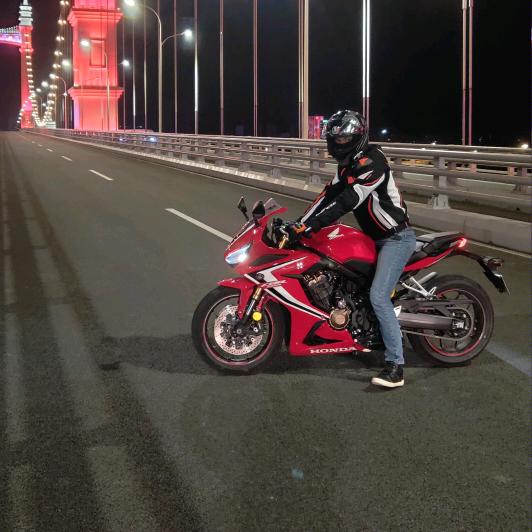 “非正常人类”研究中心李主任