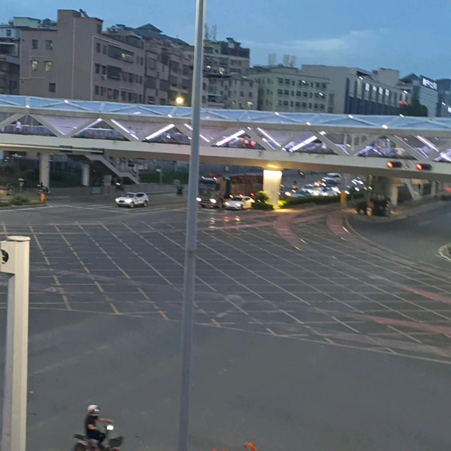 阿杰在深边