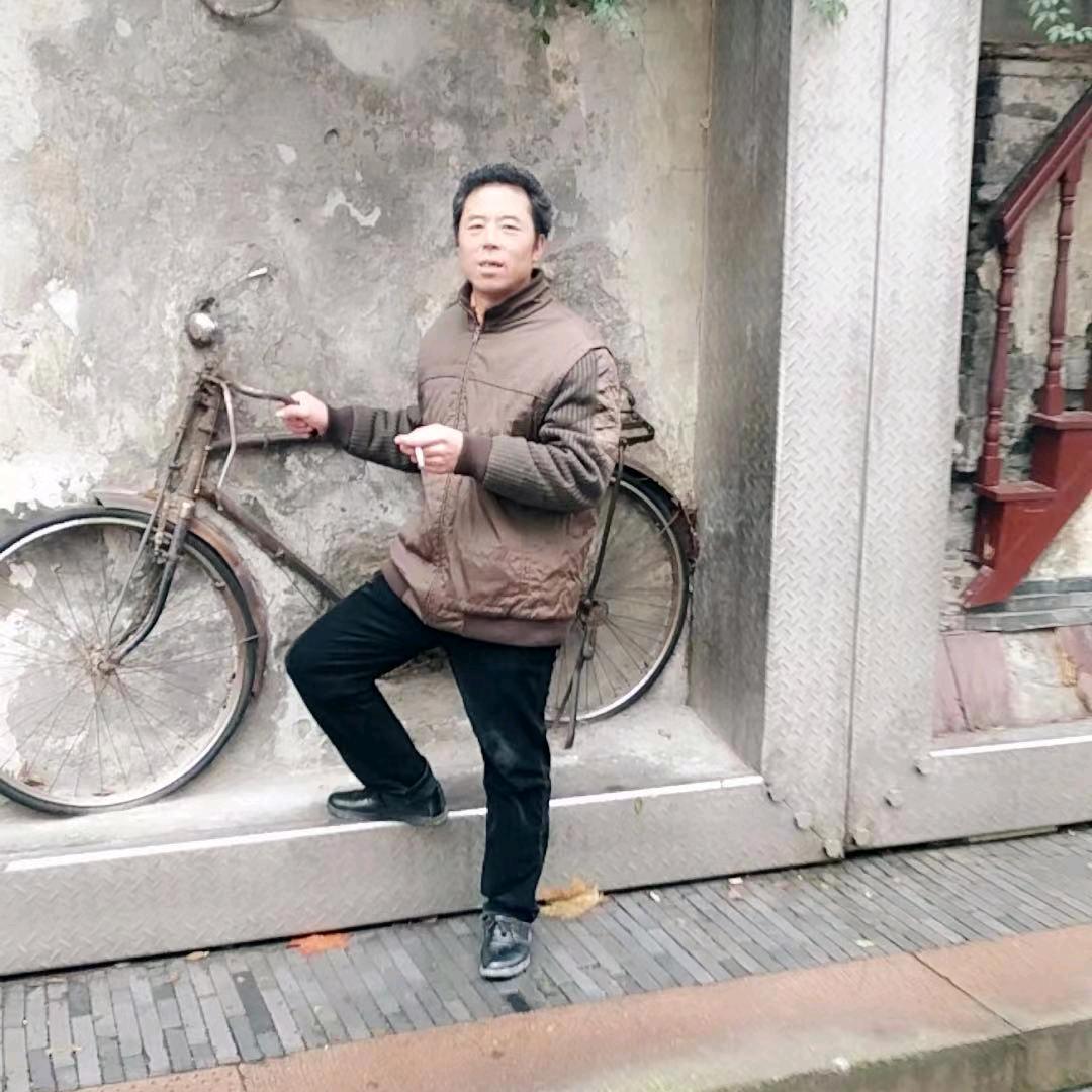拥抱太阳☀️的月亮🌙