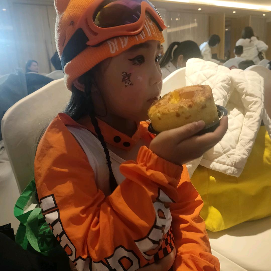 郑(。在•́︿通•̀。)话中