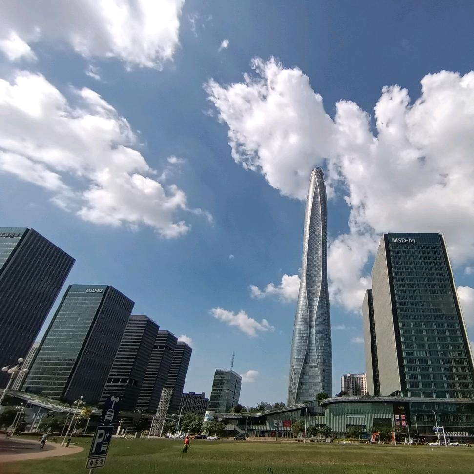 蹲墙根儿晒太阳