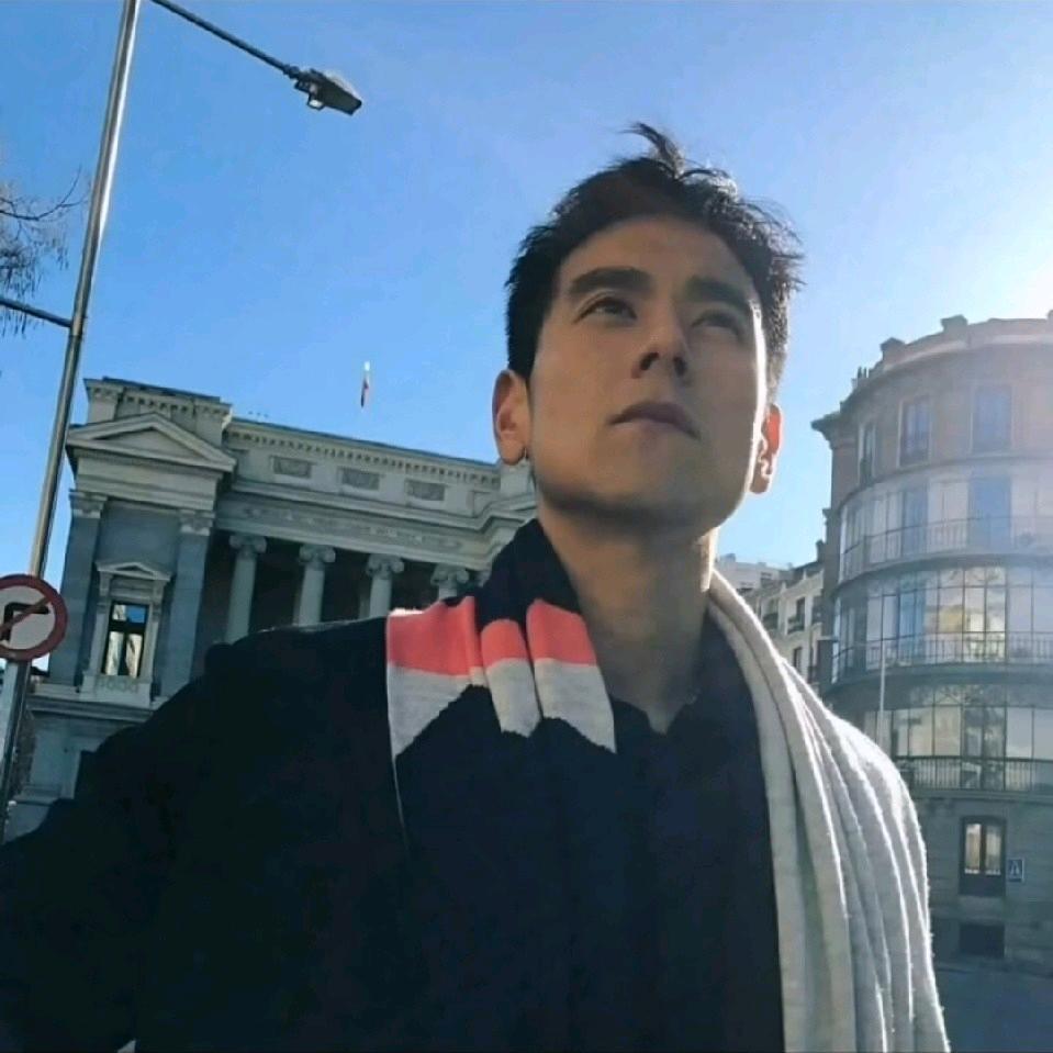 优雅的帅哥在下金铲铲