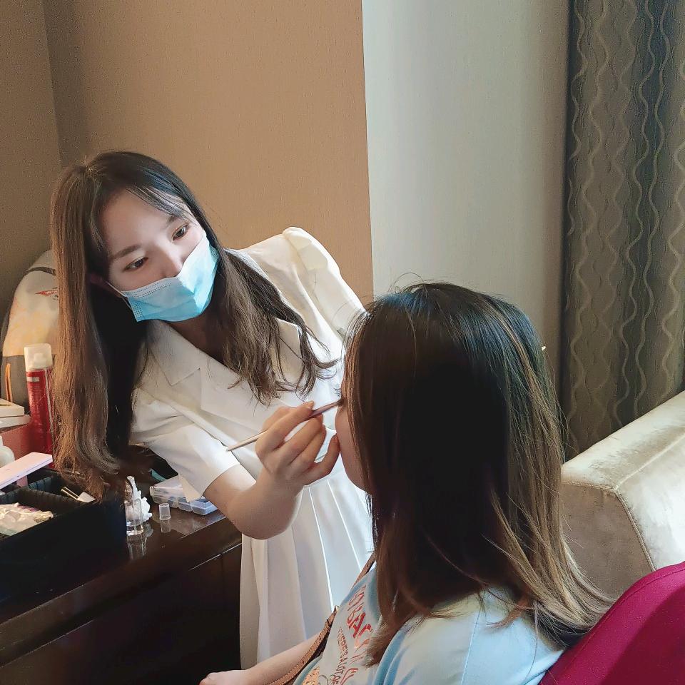 化妆师欢欢