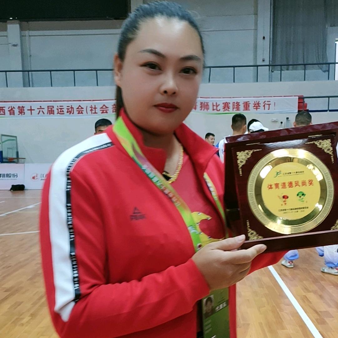 开心，回收旧衣服