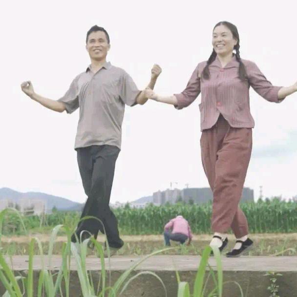 小英夫妻（小号）：温州一家人@抖音