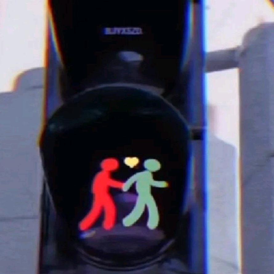 呆桃奶盖有点甜♡.