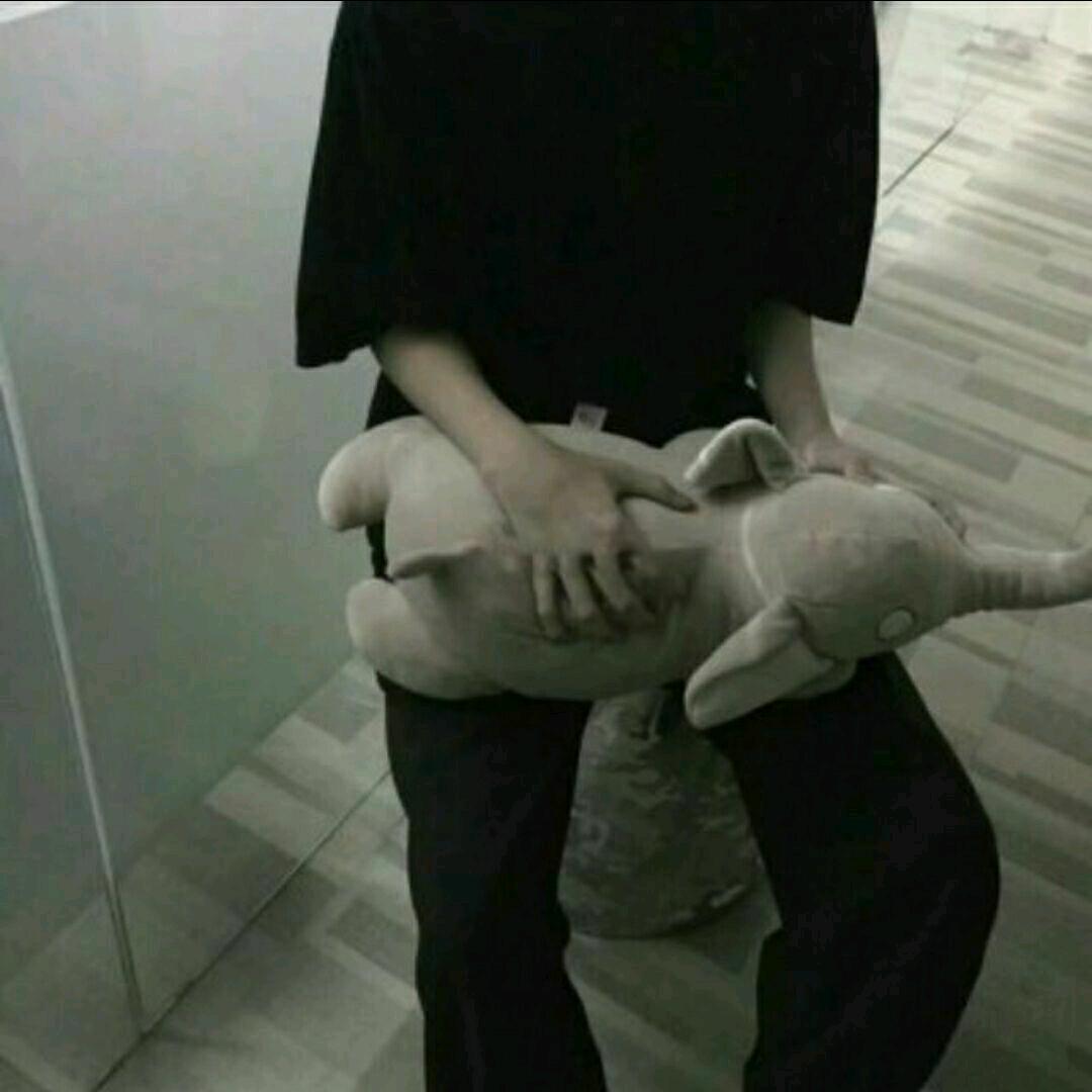 貃.