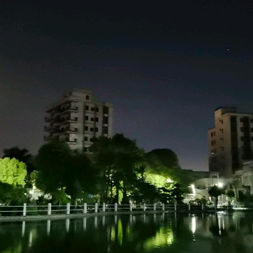 皓月当空