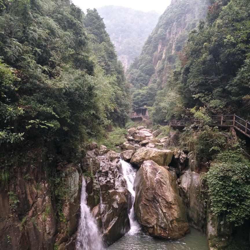 红