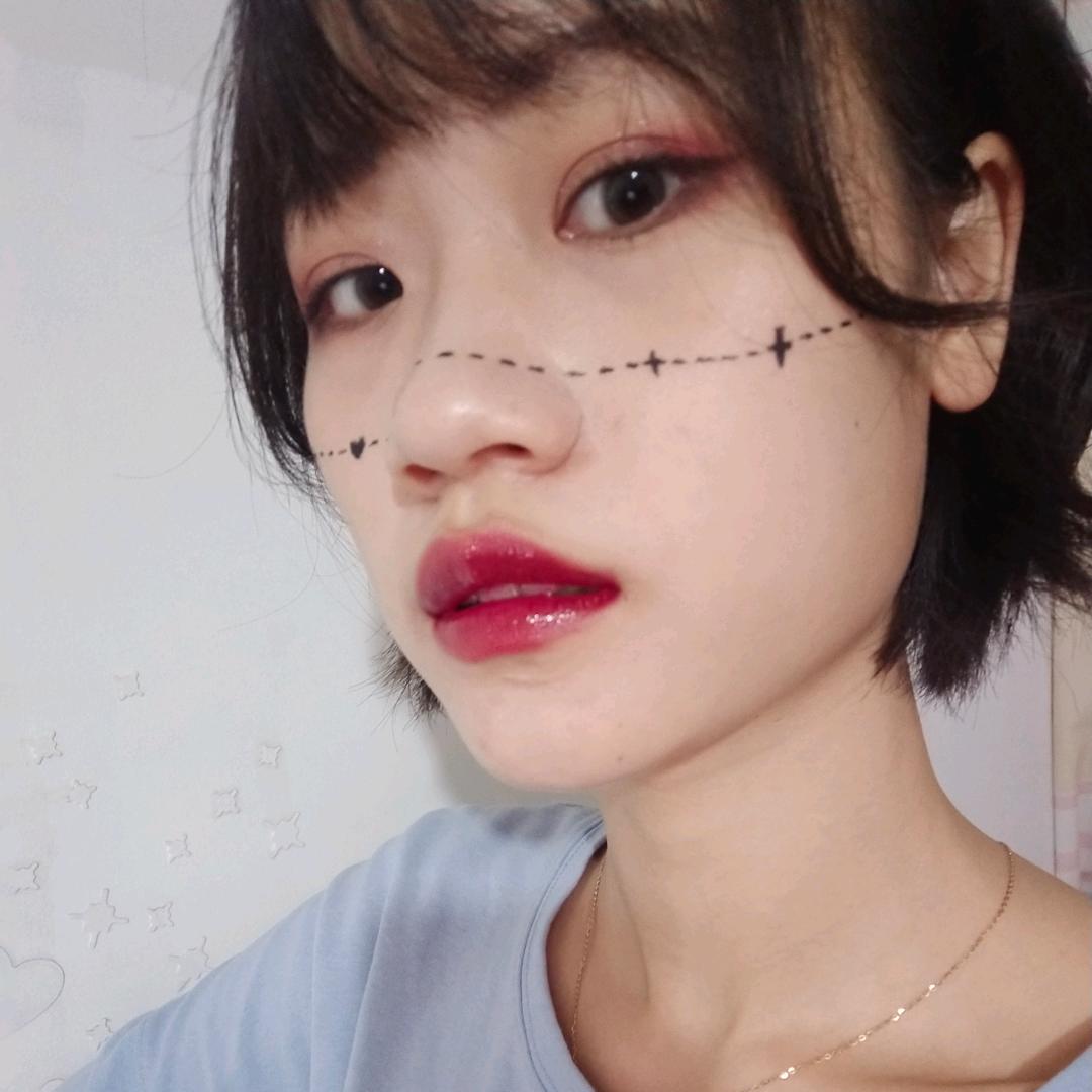 M、