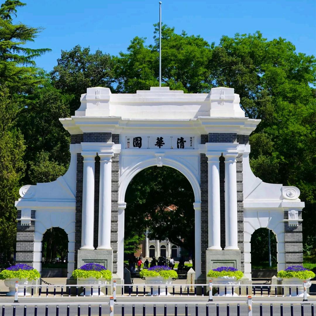 年轻的90后吕校长