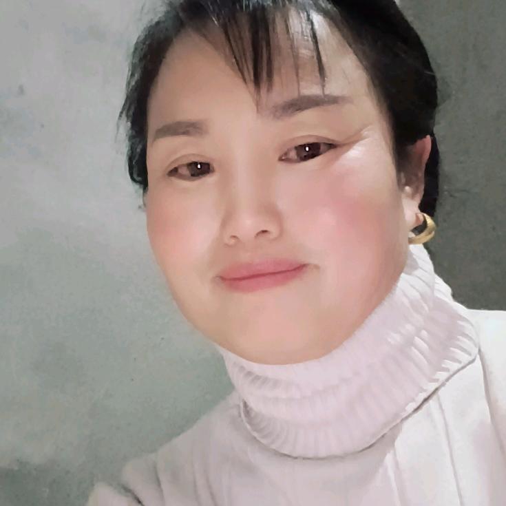 侯保英