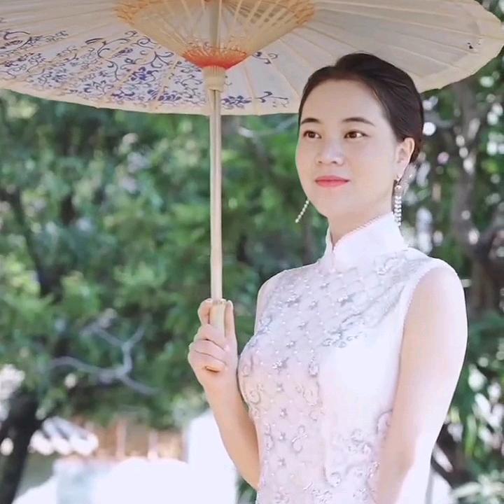 身不由己 的龙妹