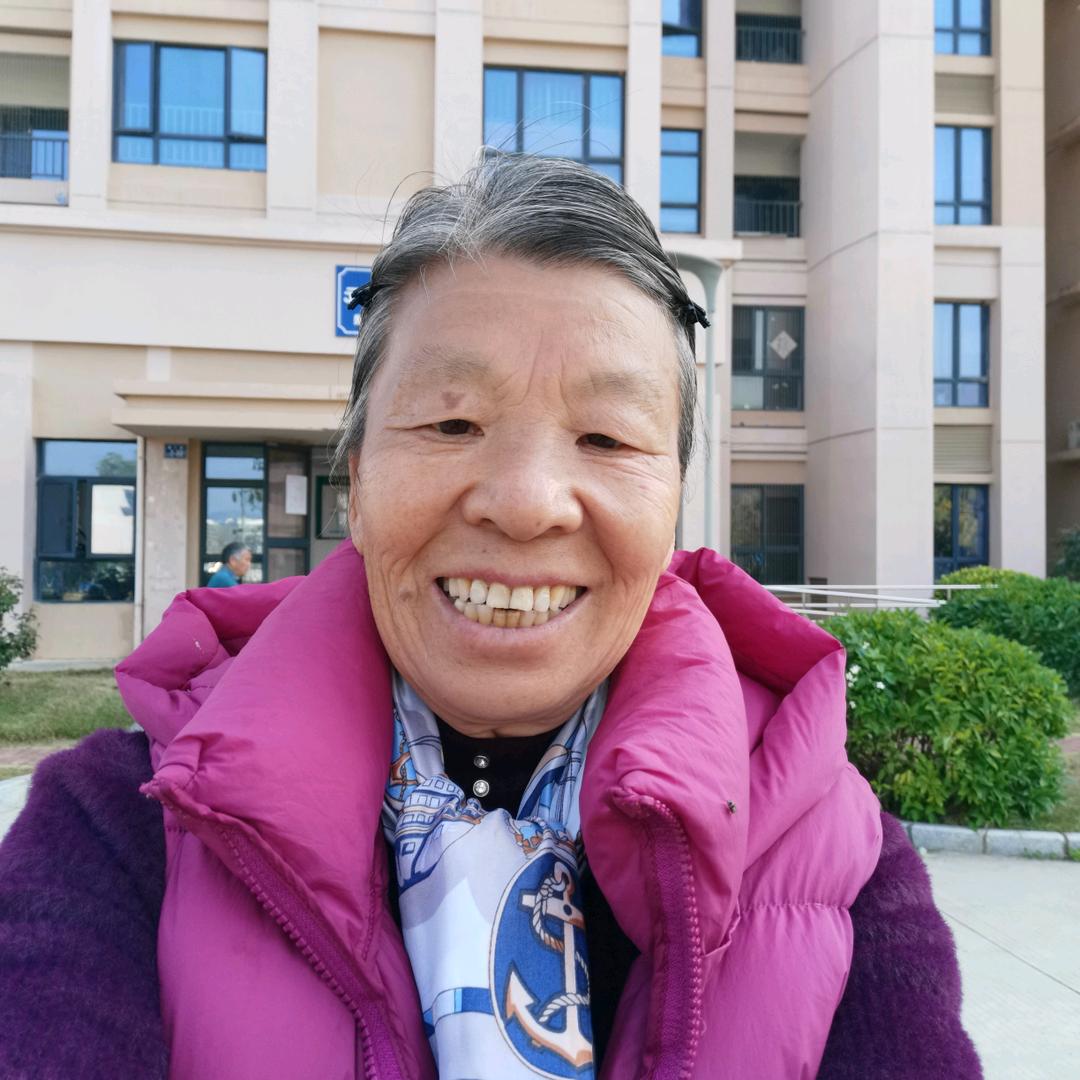 农村老太婆自娱自乐（拒私聊）