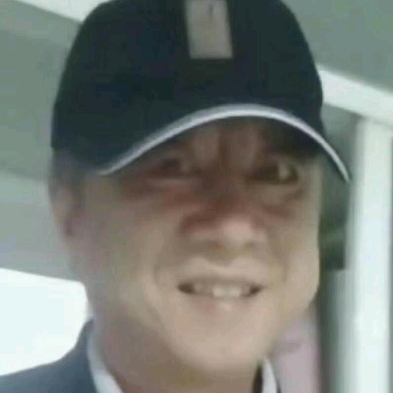 开心的男人。