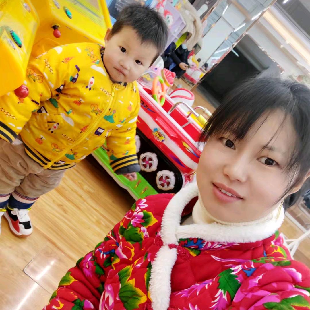 单眼皮   麒煜麻麻