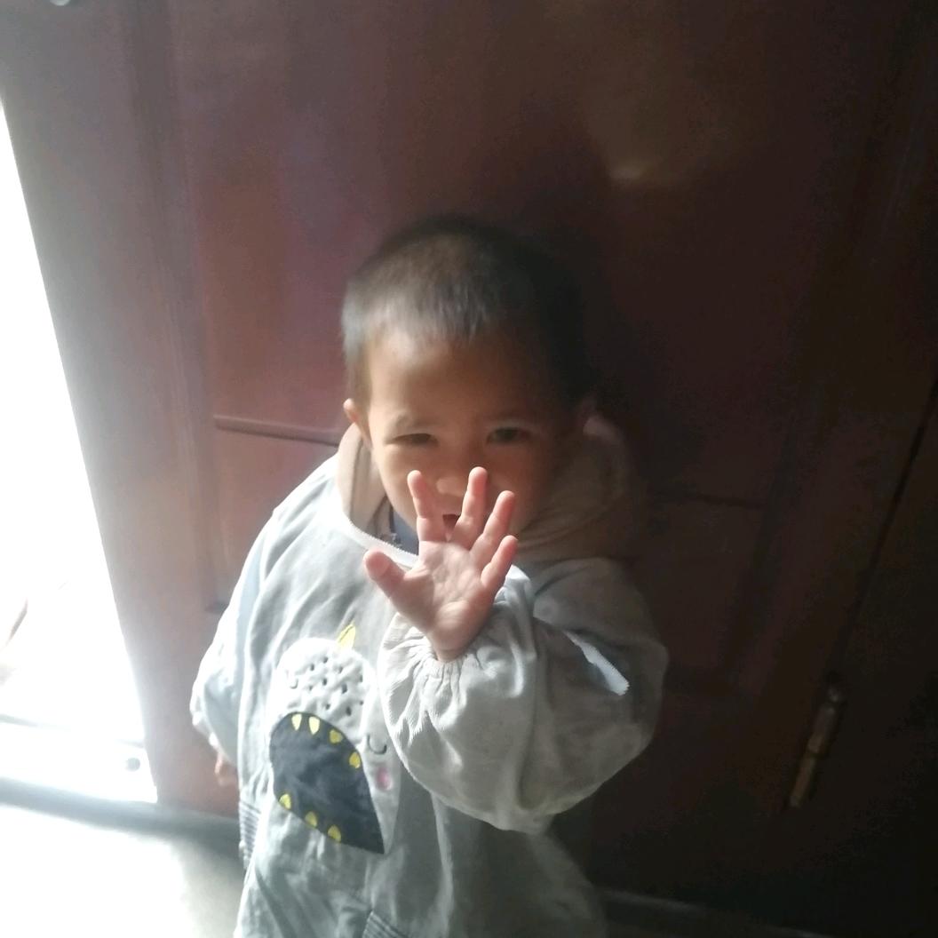 一个小妹妹 不怕苦
