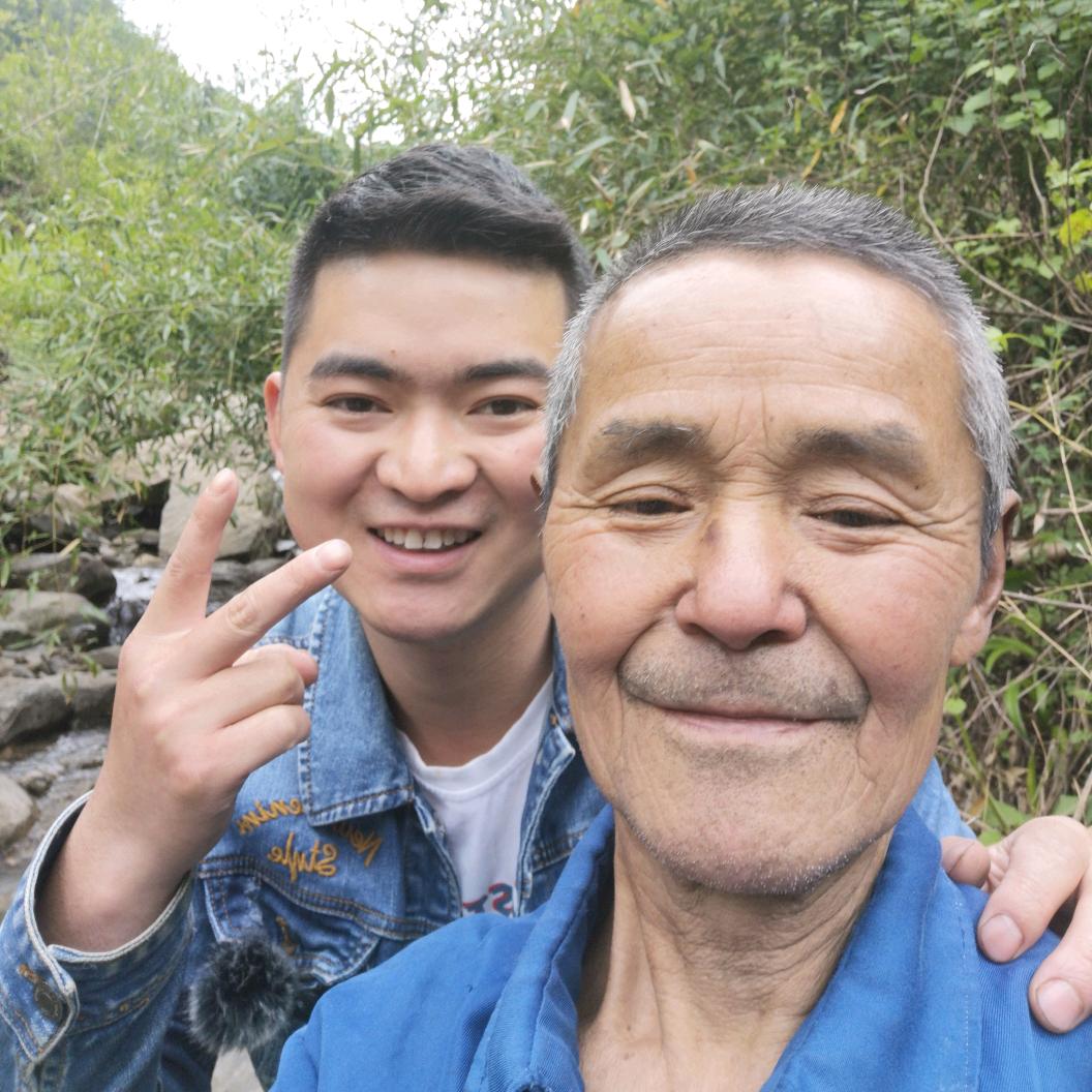 侯爷爷很快乐