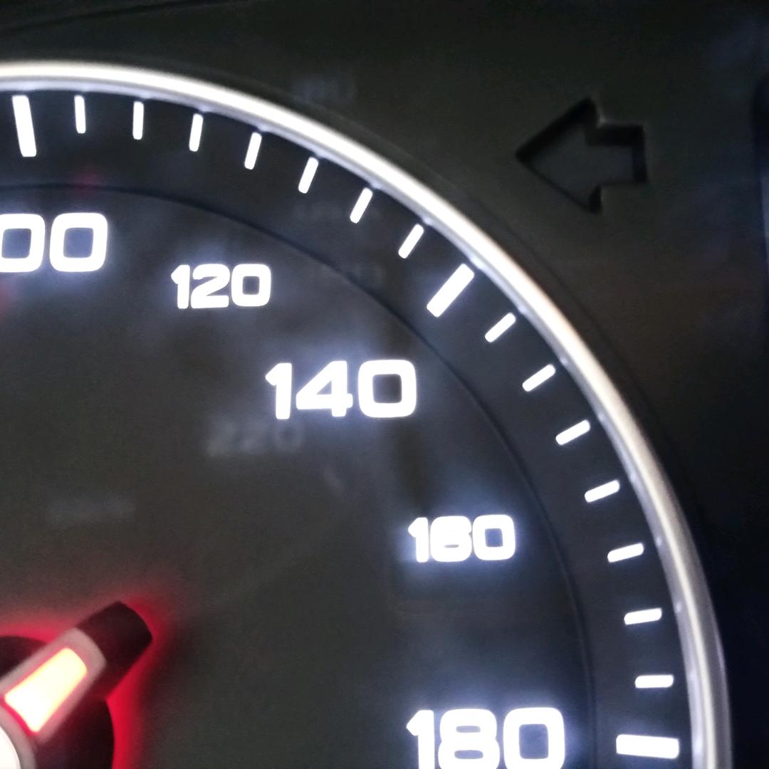 半城繁华(>﹏<)半城空