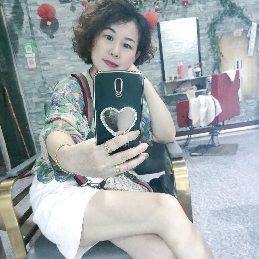 眼角笑意，平姐