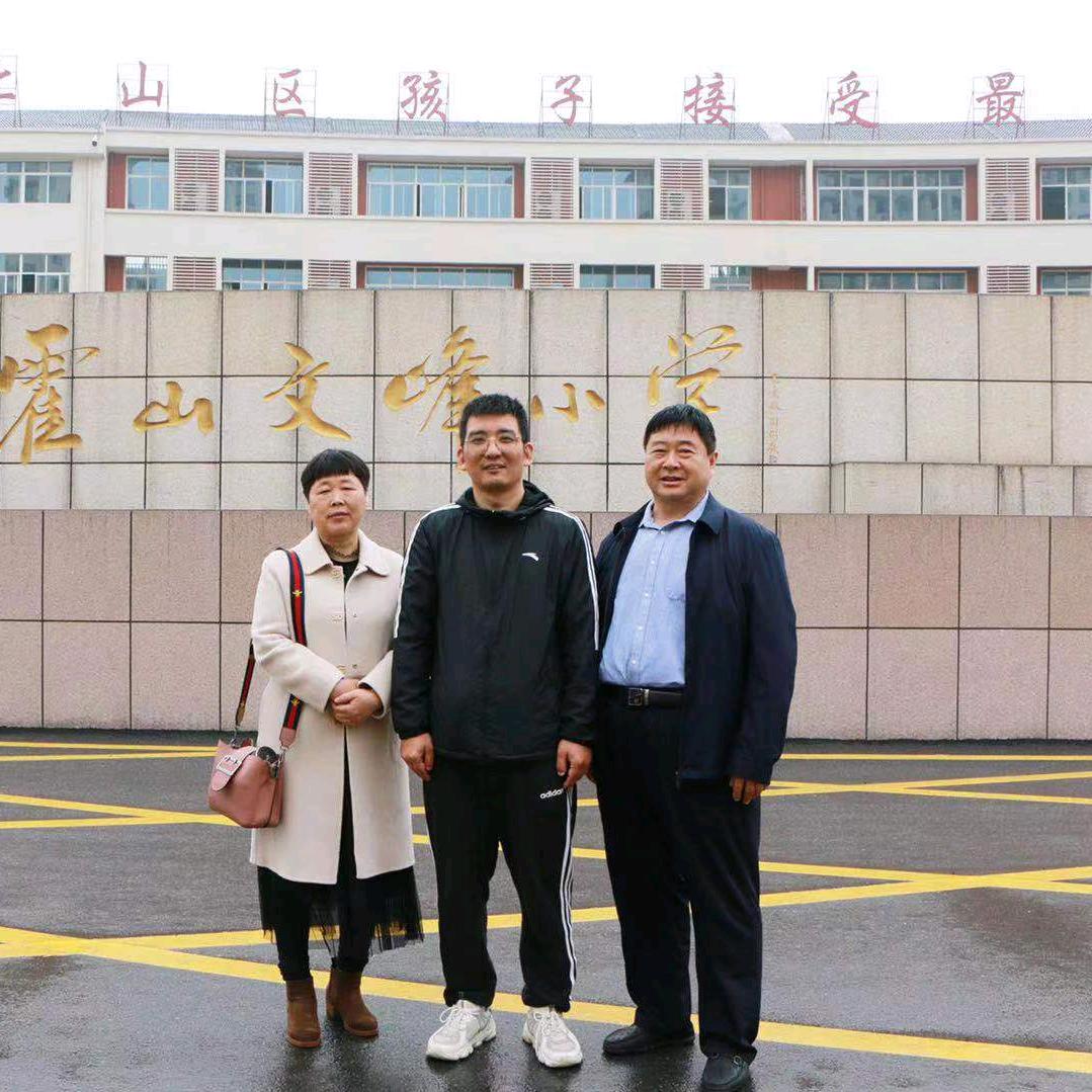 靳成学校吴学功