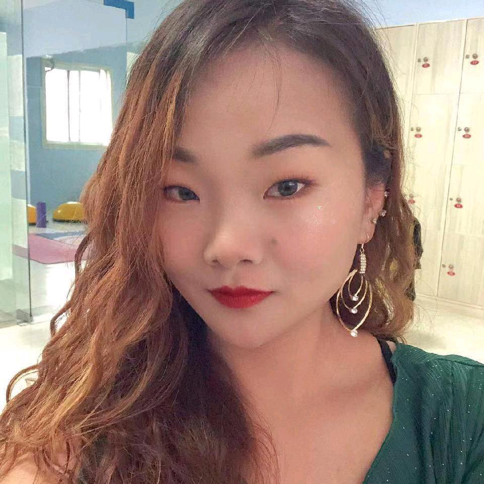 依紫瑜伽舞蹈老师余老师