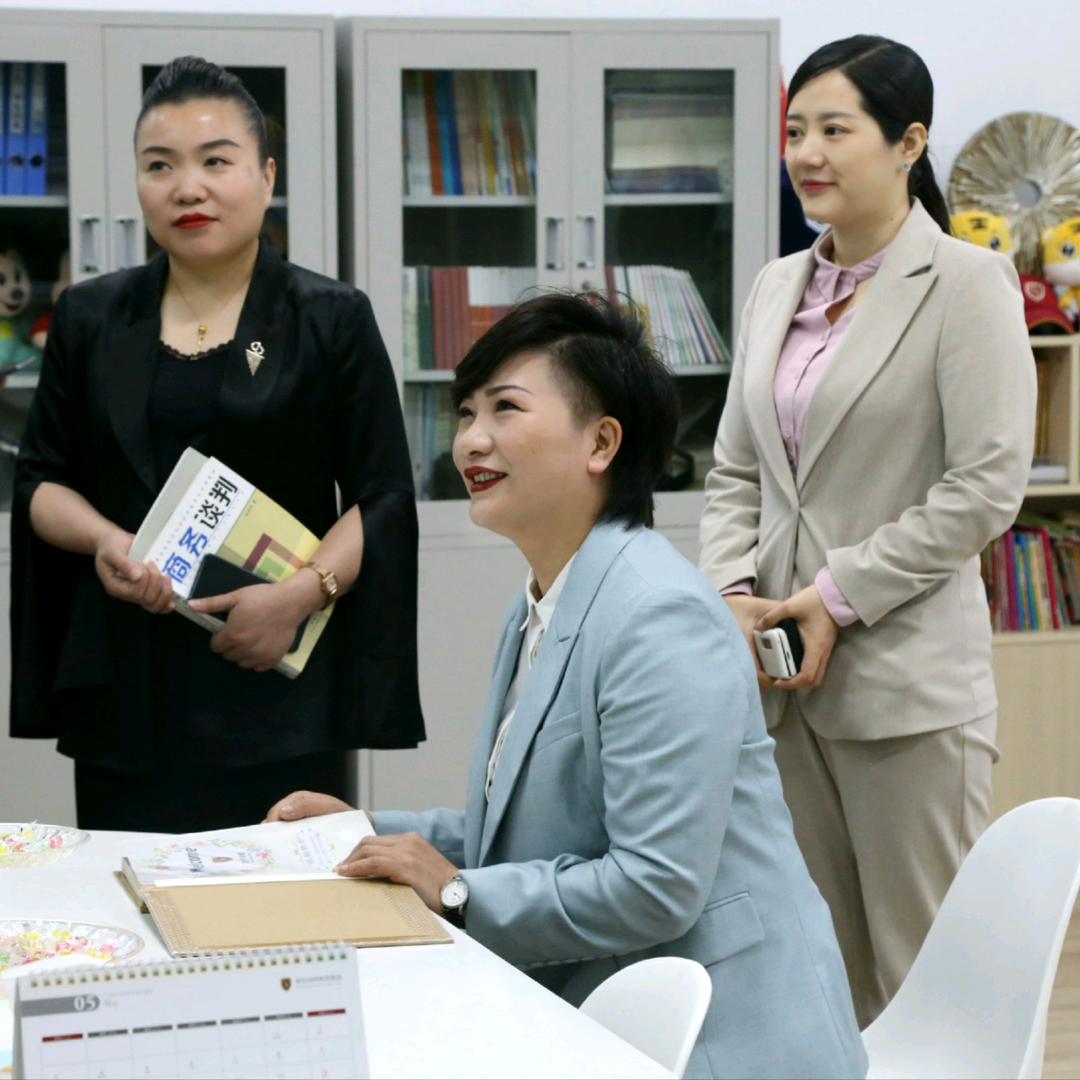 杨静