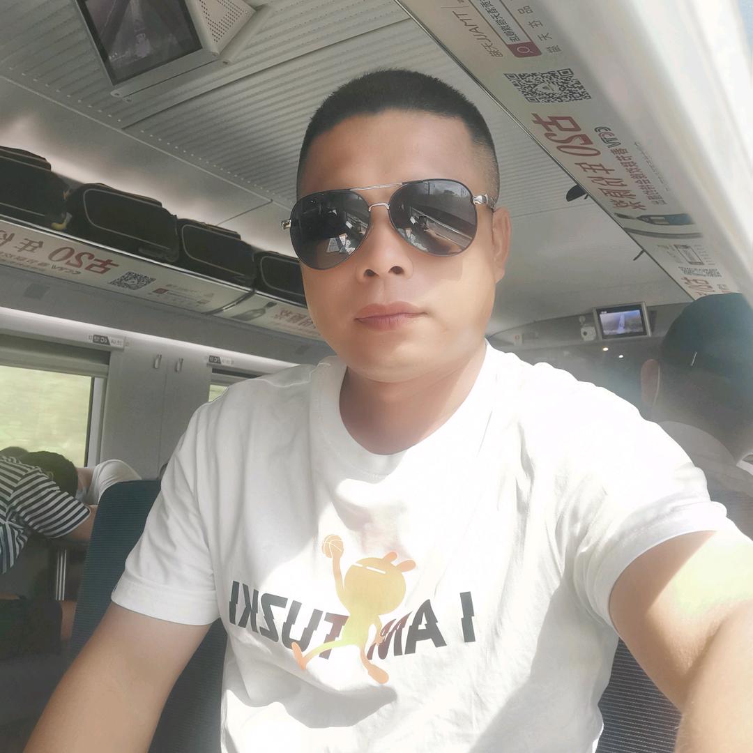 陆先生（电梯厂家）