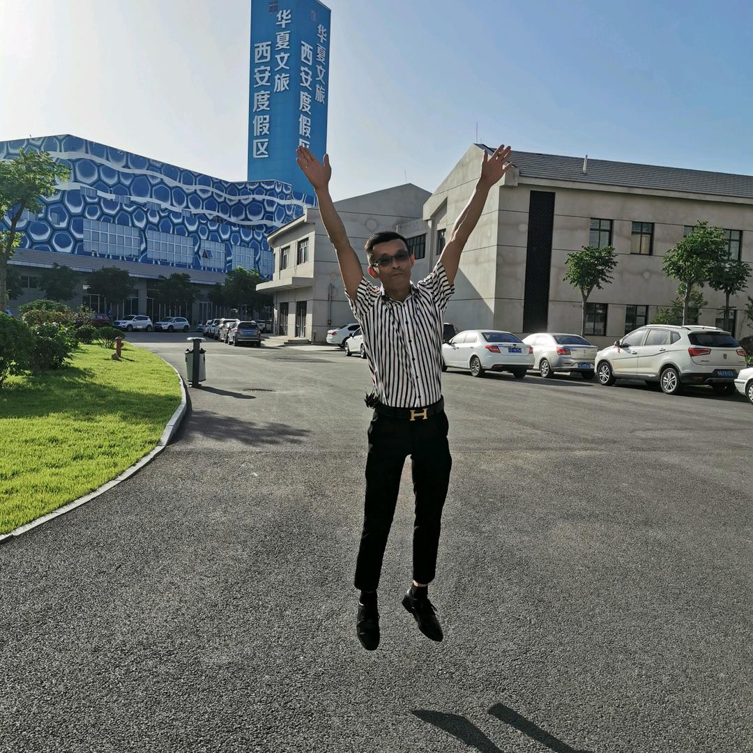 董少